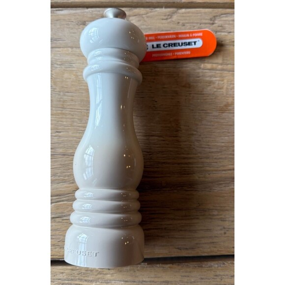 Le Creuset Acrylic Classic Manual Pepper Mill 8 in Meringue NEW NWT - Picture 2 of 6